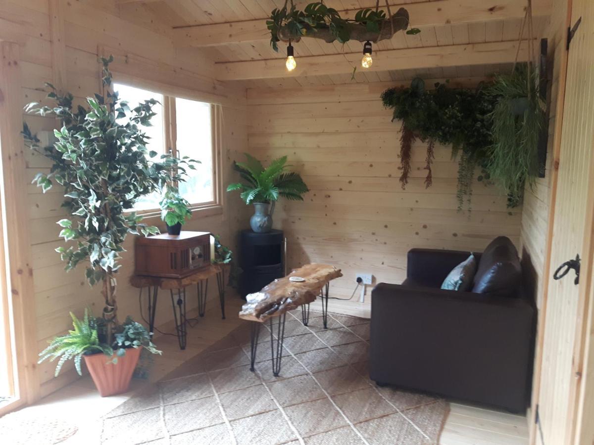 Cabin Set In A Beautiful Romantic Tropical Garden Sutton Coldfield Exterior photo