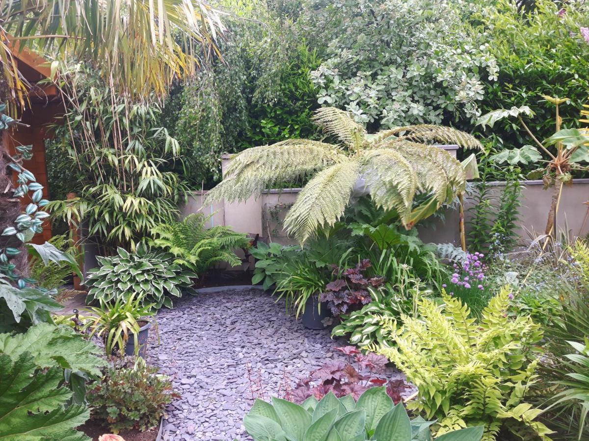 Cabin Set In A Beautiful Romantic Tropical Garden Sutton Coldfield Exterior photo